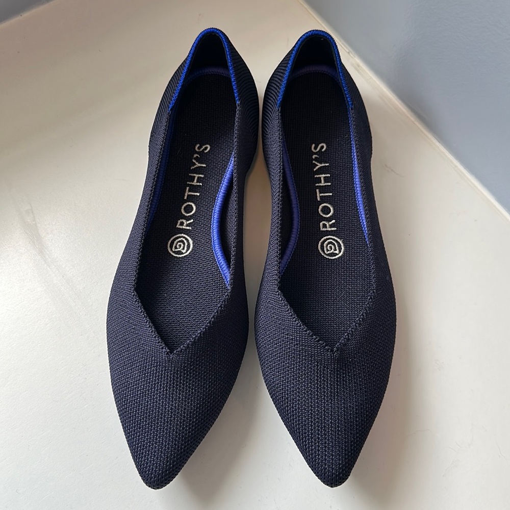 Never been worn Rothy’s The Point navy size 8
